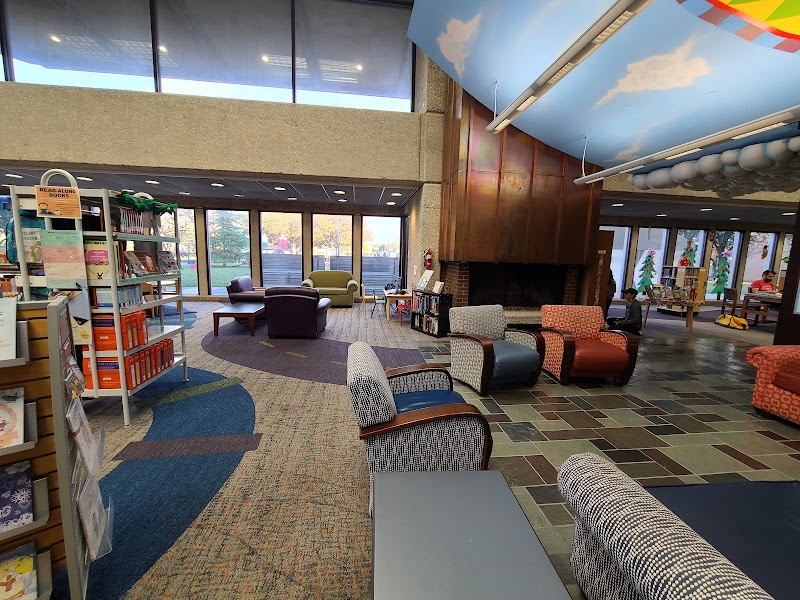 Richardson Public Library - Photo 2