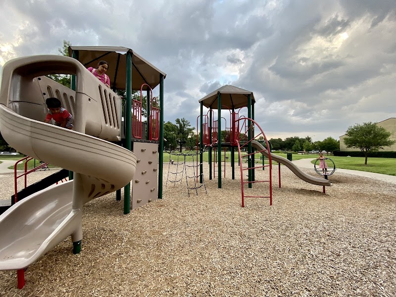 Ridgewood Park - Photo 2