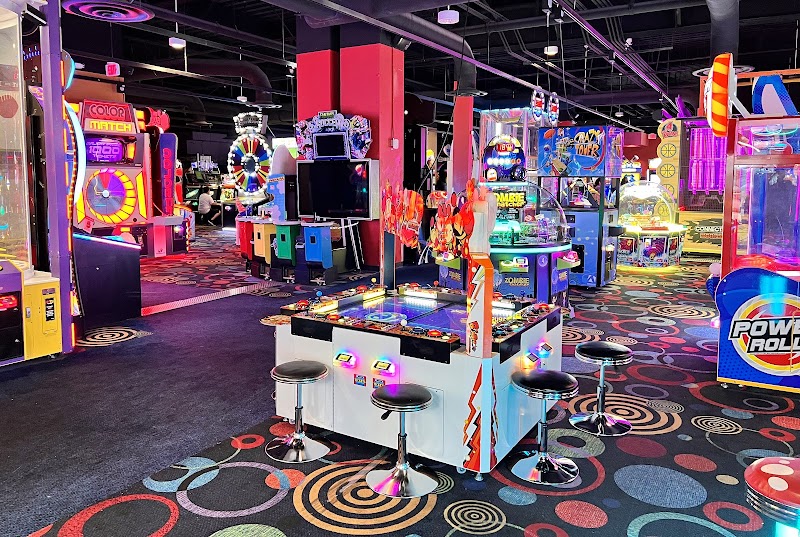 Round1 Bowling & Arcade Eastridge Shopping Center
