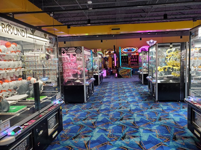 Round1 Bowling & Arcade North Star Mall