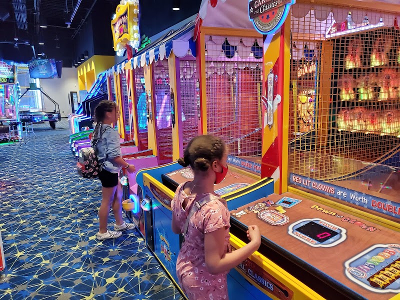 Round1 Bowling & Arcade Park Place Mall