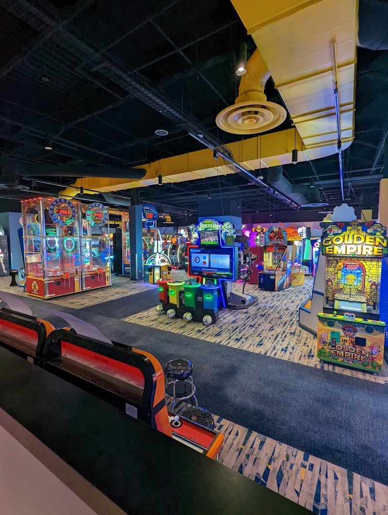 Round1 Bowling & Arcade Southland Mall