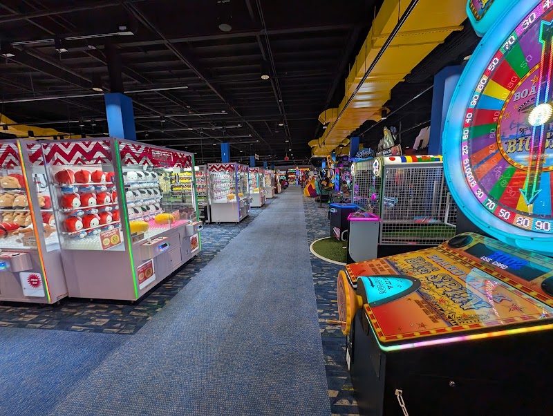 Round1 Bowling & Arcade Vancouver Mall