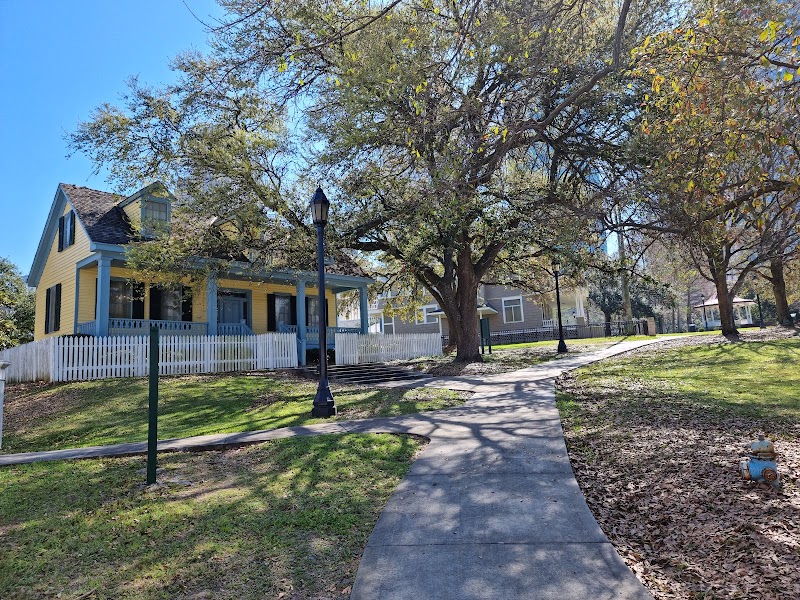 Sam Houston Park - Photo 2