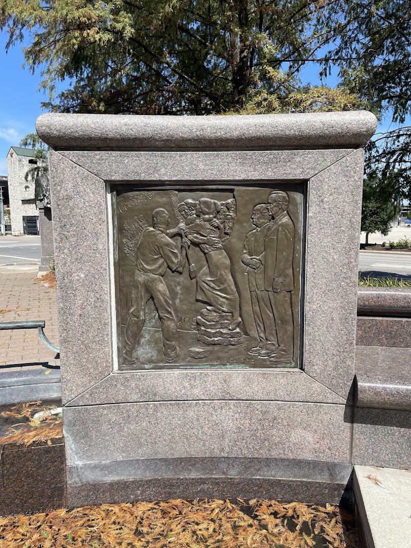 Sesquicentennial Park - Photo 3