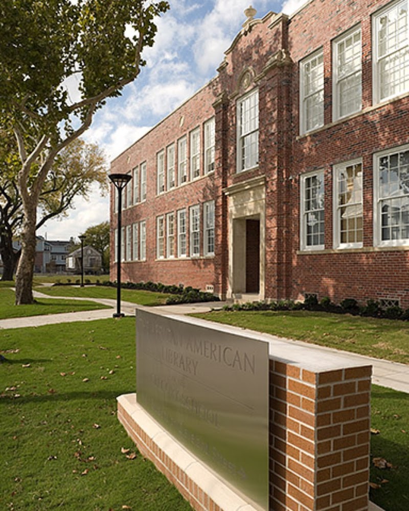 Shepard-Acres Homes Neighborhood Library - Photo 3