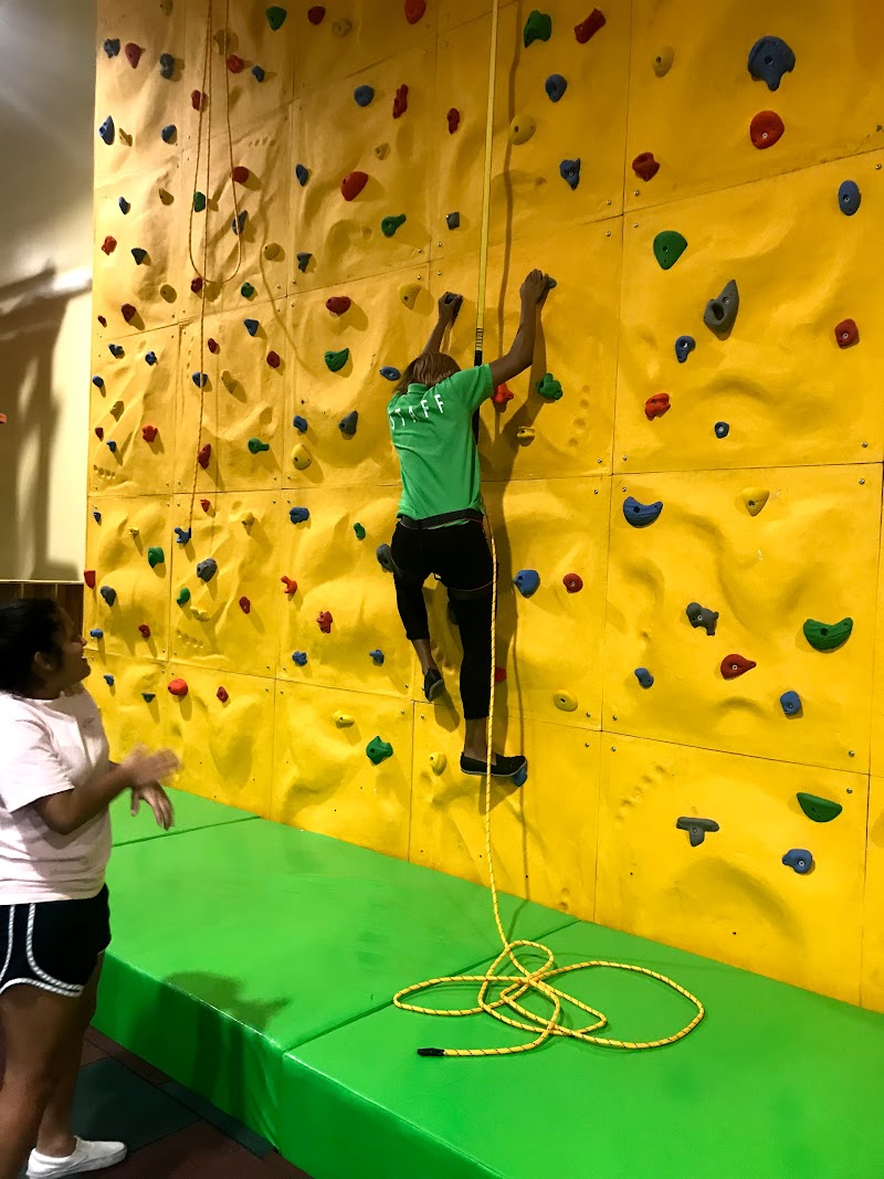 Sky Sports Trampoline Park - Photo 9