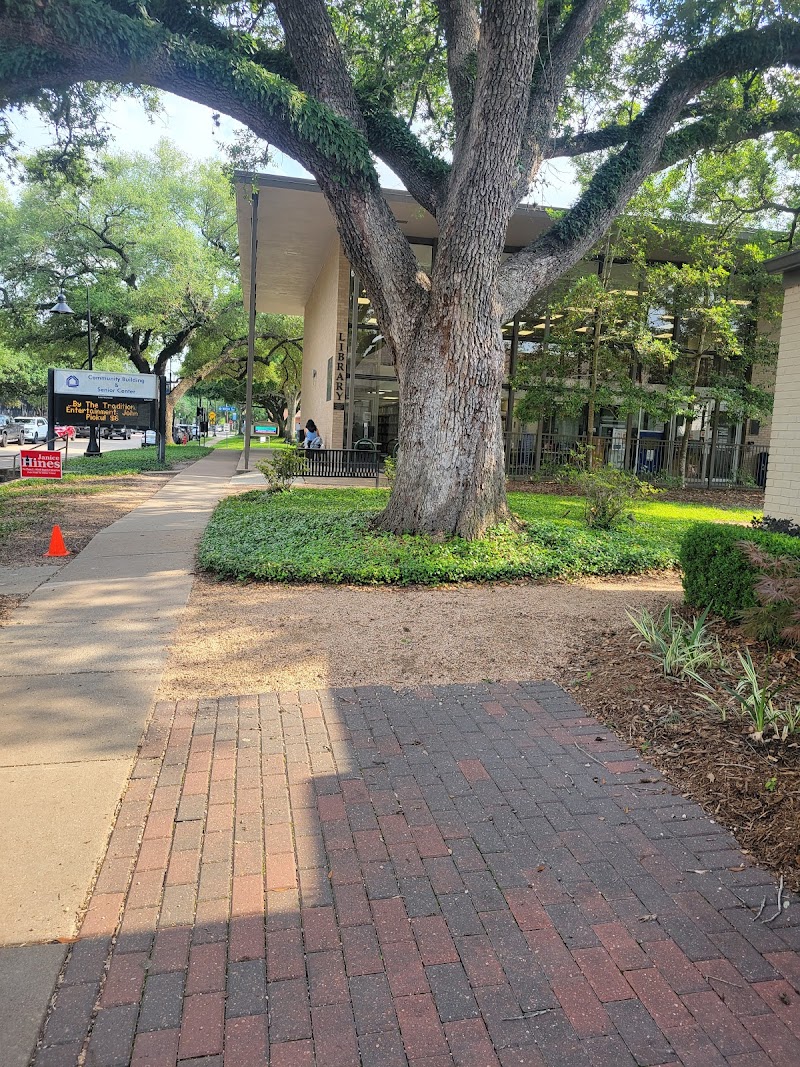 West University Branch Library - Photo 4